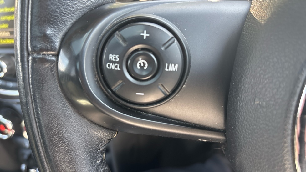MINI Hatchback 1.5 Cooper D 5dr Diesel Hatchback - Image 31