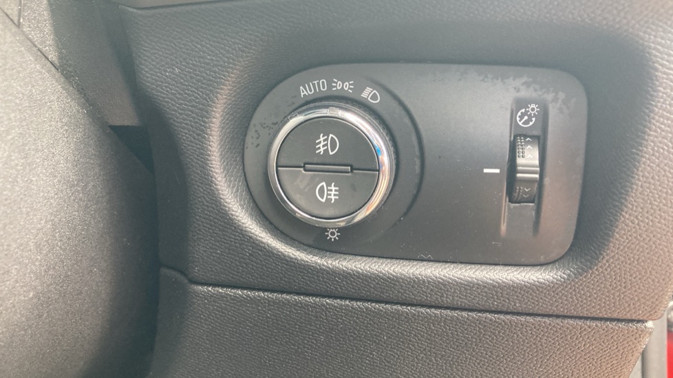 Vauxhall Mokka 100kW Ultimate 50kWh 5dr Auto Electric Hatchback - Image 22