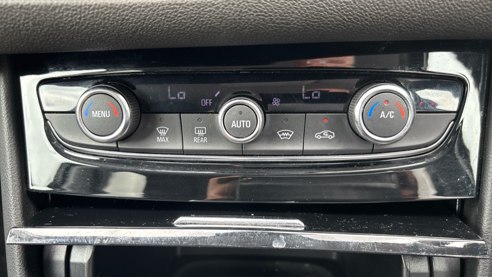 Vauxhall Grandland 1.2 Turbo Ultimate 5dr Auto Petrol Hatchback - Image 29