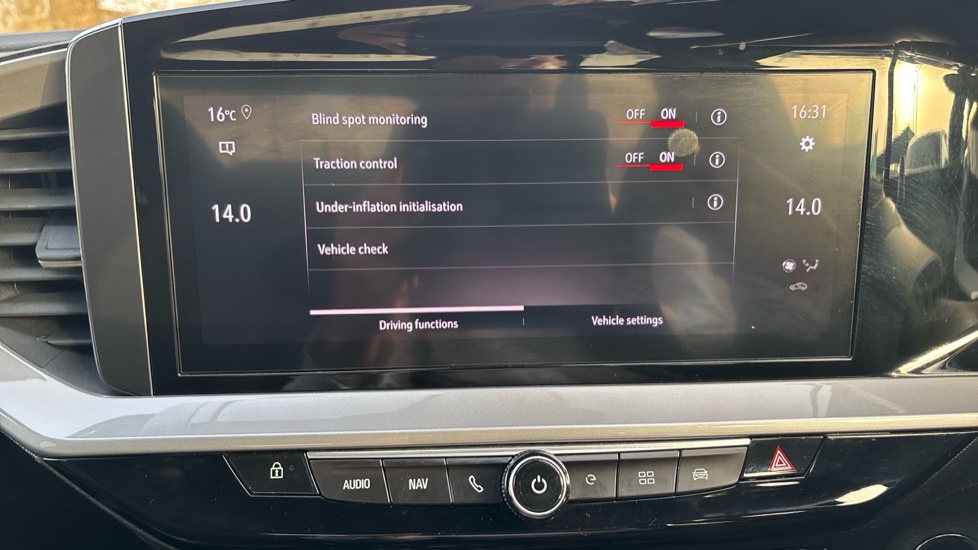 Vauxhall Mokka 100kW Ultimate 50kWh 5dr Auto Electric Hatchback - Image 25