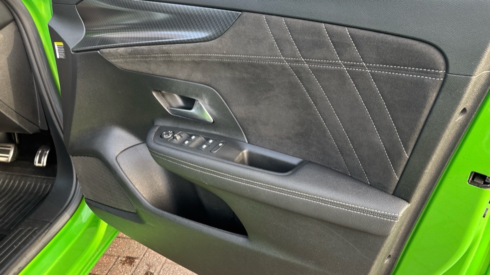 Vauxhall Mokka 100kW Ultimate 50kWh 5dr Auto Electric Hatchback - Image 35