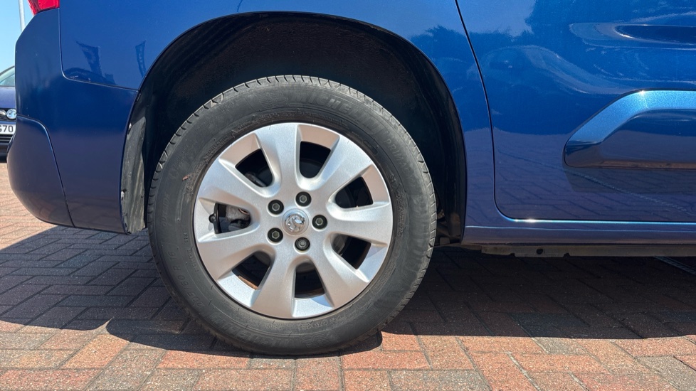 Vauxhall Combo Life 1.2 Turbo Energy 5dr Petrol Estate - Image 7