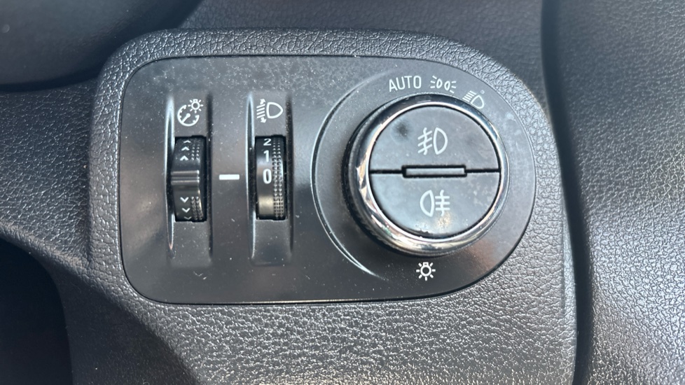 Vauxhall Combo Life 1.2 Turbo Energy 5dr Petrol Estate - Image 33