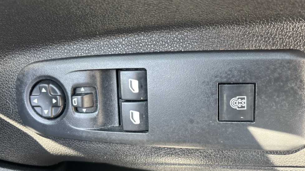Vauxhall Combo Life 1.2 Turbo Energy 5dr Petrol Estate - Image 34