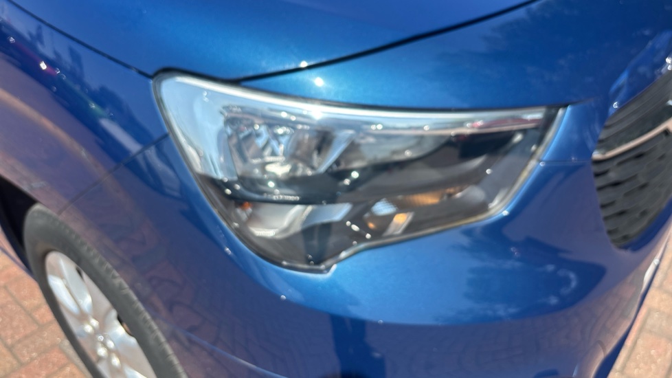 Vauxhall Combo Life 1.2 Turbo Energy 5dr Petrol Estate - Image 36