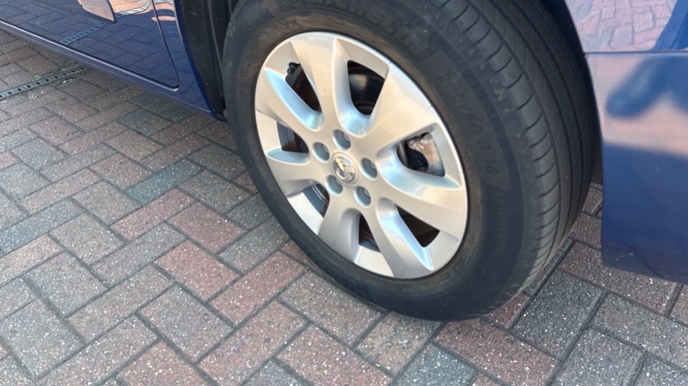Vauxhall Combo Life 1.2 Turbo Energy 5dr Petrol Estate - Image 40