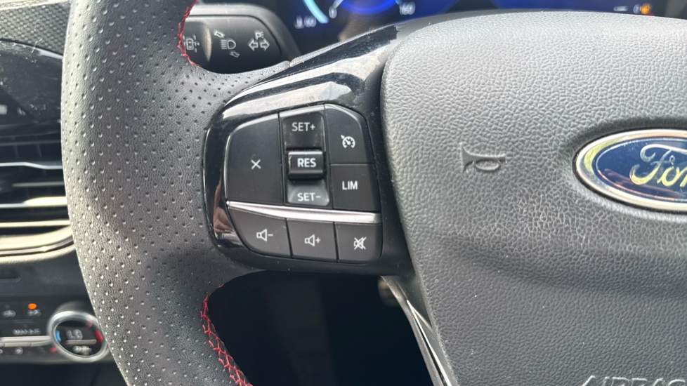 Ford Kuga 2.5 FHEV ST-Line X Edition 5dr CVT Hybrid Estate - Image 33