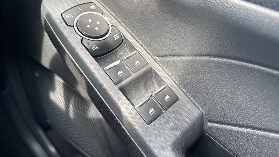 Ford Kuga 2.5 FHEV ST-Line X Edition 5dr CVT Hybrid Estate - Image 35