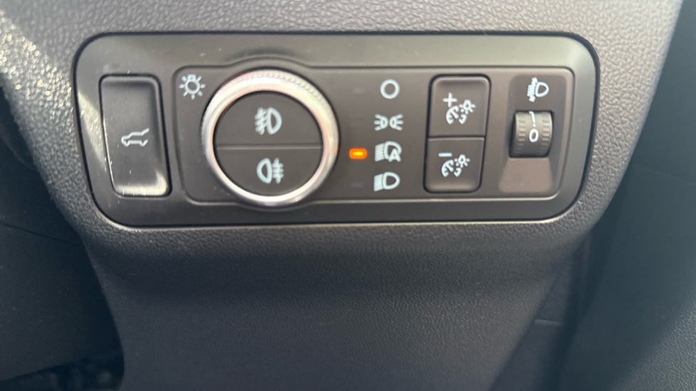 Ford Kuga 2.5 FHEV ST-Line X Edition 5dr CVT Hybrid Estate - Image 36