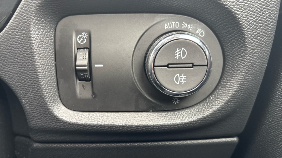 Vauxhall Corsa 100kW Ultimate 50kWh 5dr Auto Electric Hatchback - Image 40