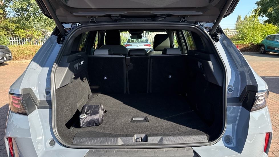 Vauxhall Grandland 1.2 Hybrid [136] Ultimate 5dr e-DCT6 [Pan Roof] Petrol Hatchback - Image 4