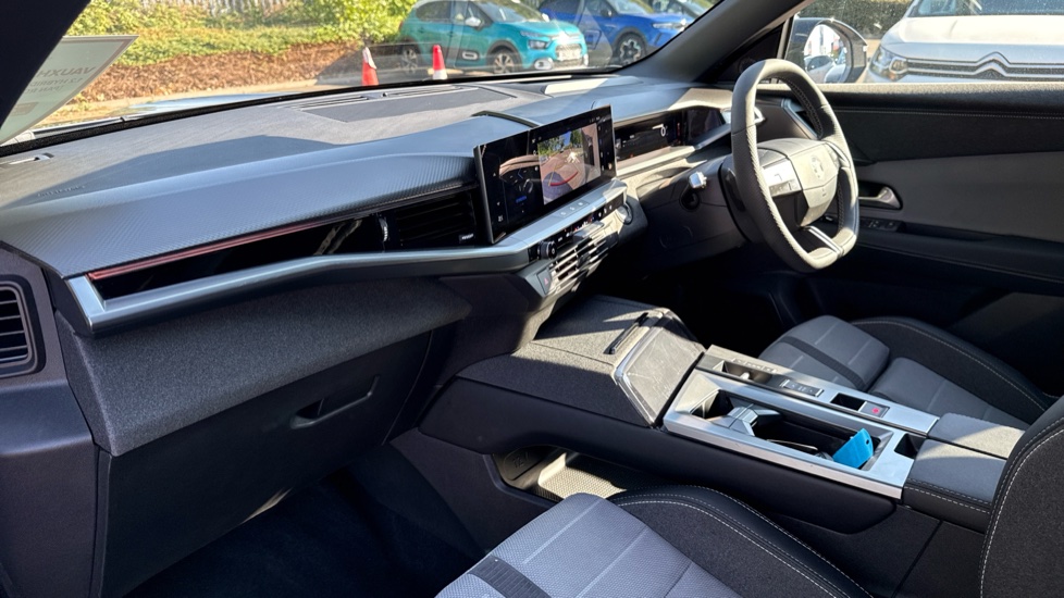 Vauxhall Grandland 1.2 Hybrid [136] Ultimate 5dr e-DCT6 [Pan Roof] Petrol Hatchback - Image 9