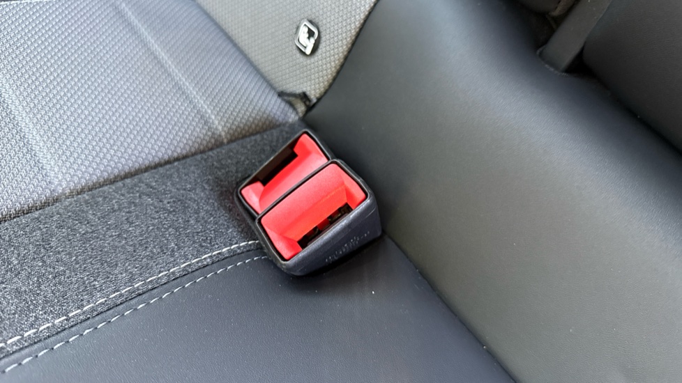 Vauxhall Grandland 1.2 Hybrid [136] Ultimate 5dr e-DCT6 [Pan Roof] Petrol Hatchback - Image 17