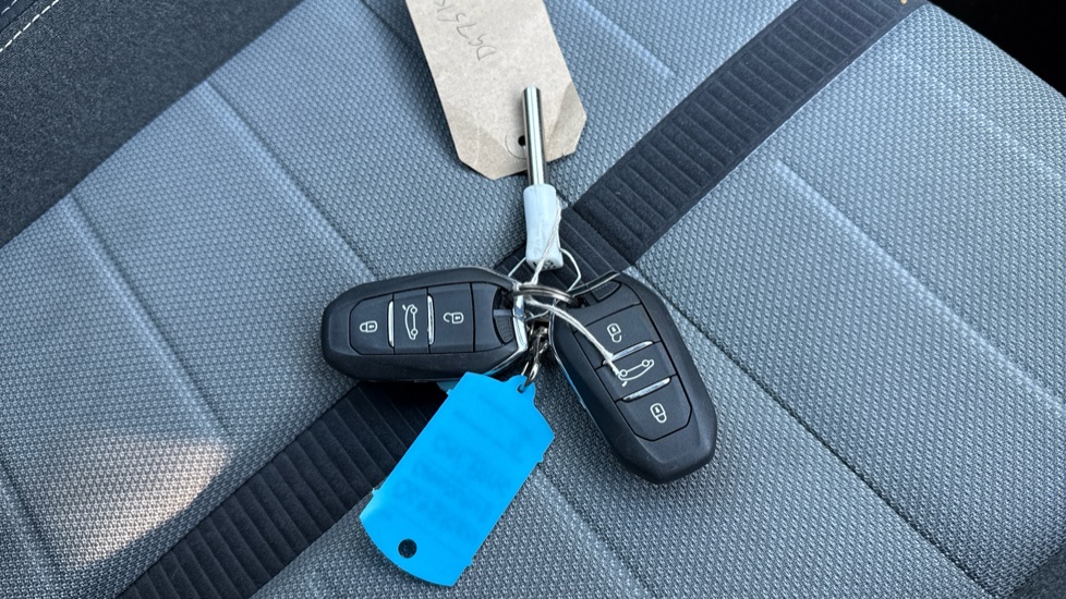 Vauxhall Grandland 1.2 Hybrid [136] Ultimate 5dr e-DCT6 [Pan Roof] Petrol Hatchback - Image 20