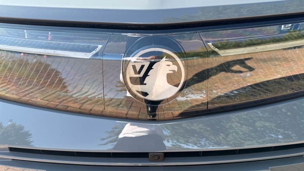 Vauxhall Grandland 1.2 Hybrid [136] Ultimate 5dr e-DCT6 [Pan Roof] Petrol Hatchback - Image 24