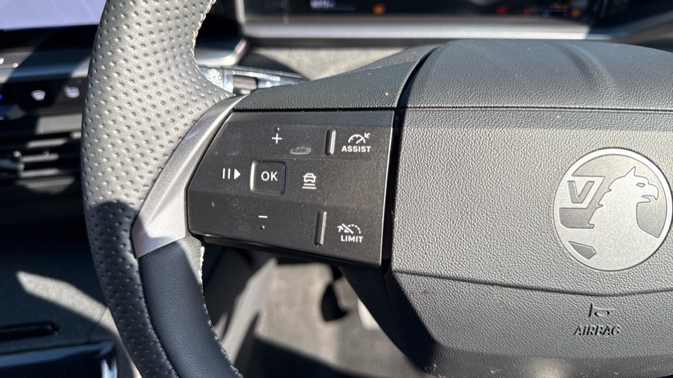 Vauxhall Grandland 1.2 Hybrid [136] Ultimate 5dr e-DCT6 [Pan Roof] Petrol Hatchback - Image 38