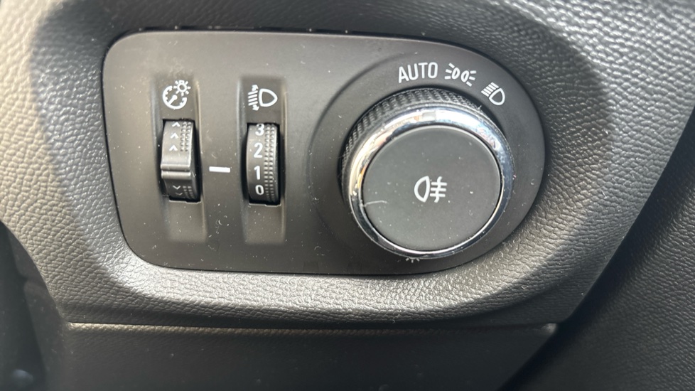Vauxhall Corsa 1.2 Design 5dr Petrol Hatchback - Image 34
