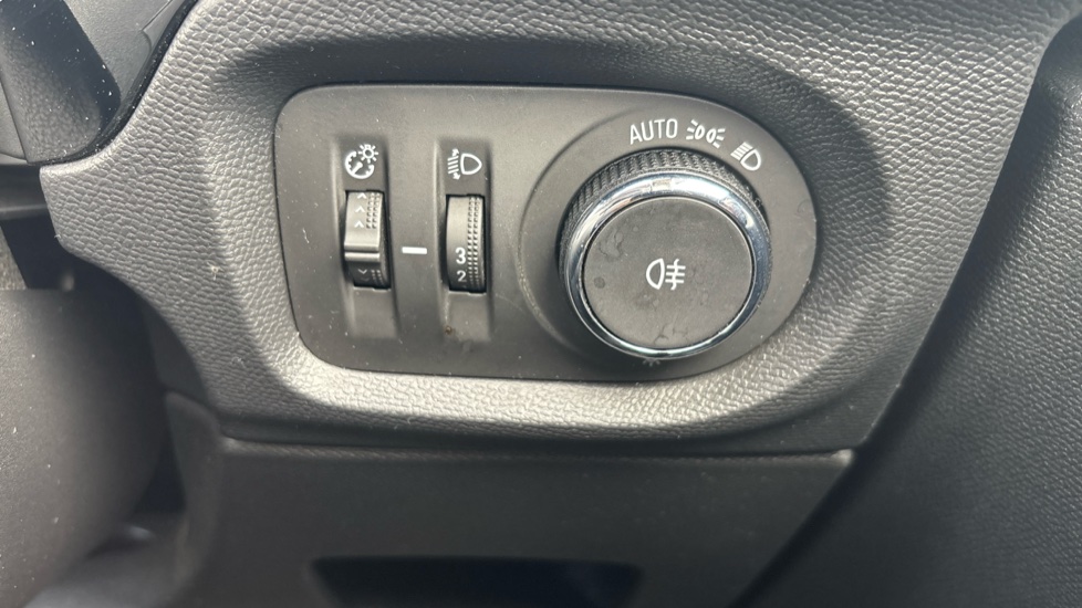 Vauxhall Corsa 1.2 Design 5dr Petrol Hatchback - Image 37