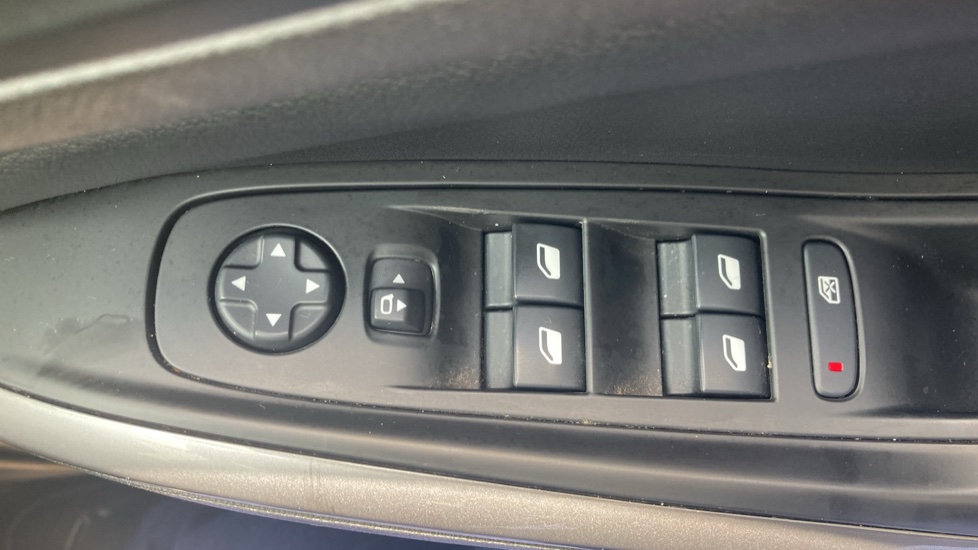 Vauxhall Grandland 1.2 Turbo Ultimate 5dr Petrol Hatchback - Image 21