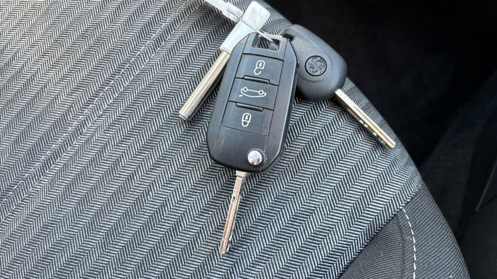 Vauxhall Corsa 1.2 SE 5dr Petrol Hatchback - Image 20