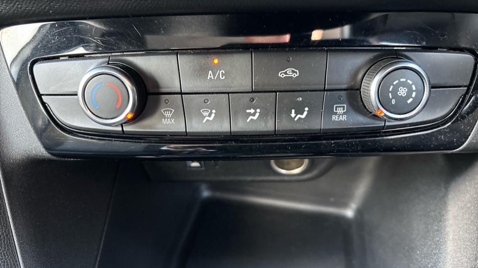 Vauxhall Corsa 1.2 SE 5dr Petrol Hatchback - Image 27