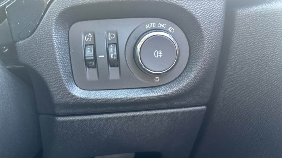 Vauxhall Corsa 100kW SE Nav Premium 50kWh 5dr Auto [11kWCh] Electric Hatchback - Image 29