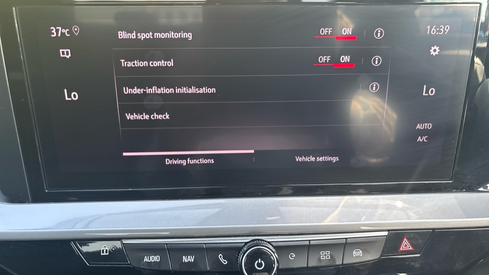 Vauxhall Mokka 100kW Ultimate 50kWh 5dr Auto Electric Hatchback - Image 26