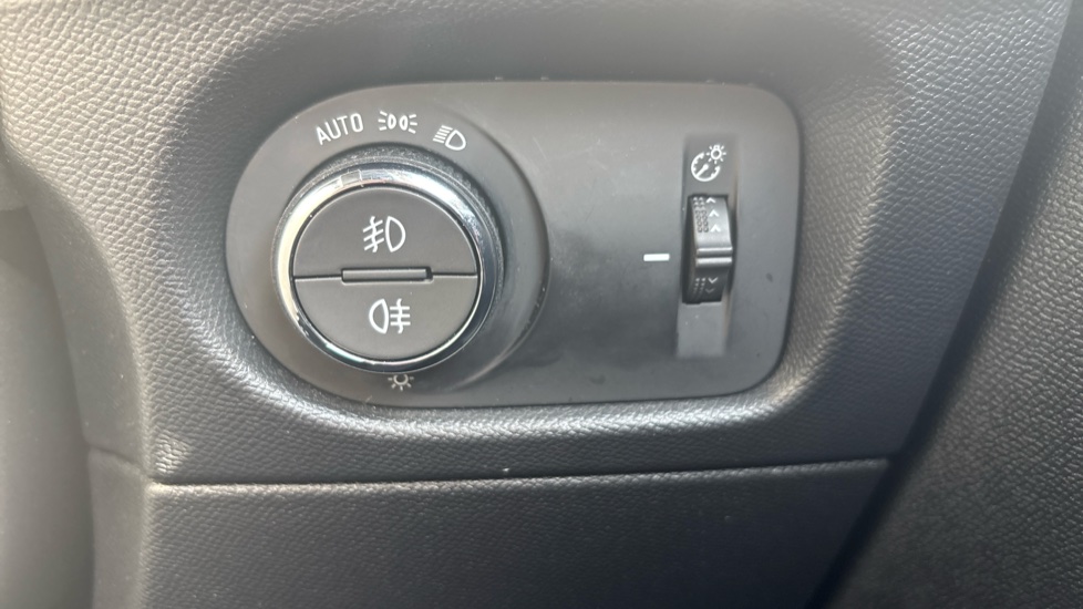 Vauxhall Mokka 100kW Ultimate 50kWh 5dr Auto Electric Hatchback - Image 38