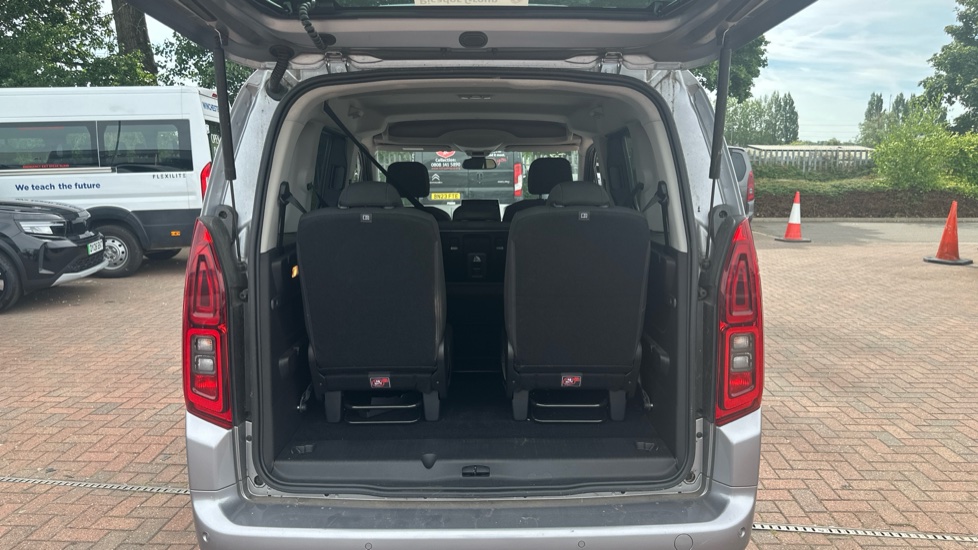 Vauxhall Combo Life 1.5 Turbo D SE 5dr [7 seat] Diesel Estate - Image 4