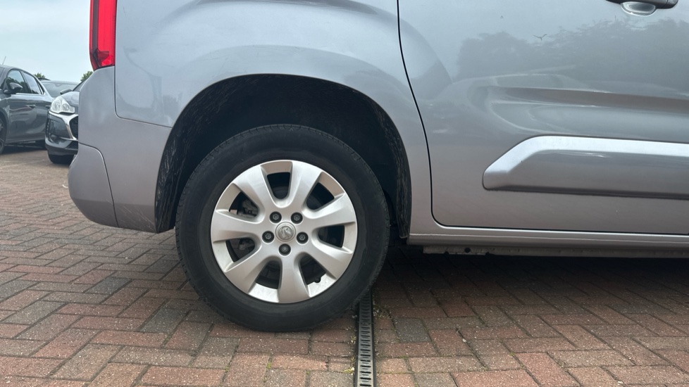 Vauxhall Combo Life 1.5 Turbo D SE 5dr [7 seat] Diesel Estate - Image 7
