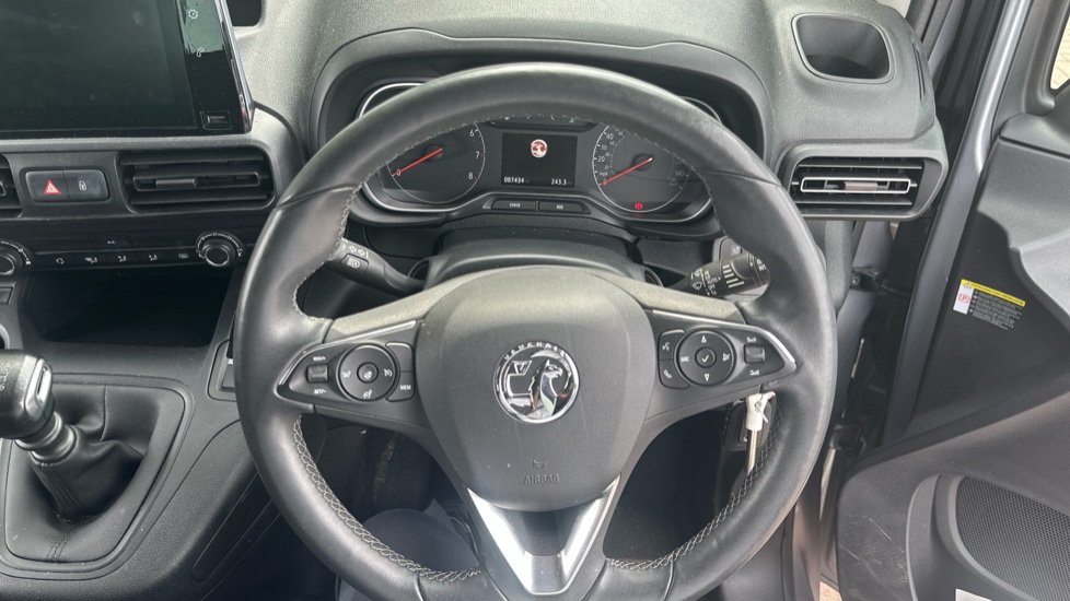 Vauxhall Combo Life 1.5 Turbo D SE 5dr [7 seat] Diesel Estate - Image 10