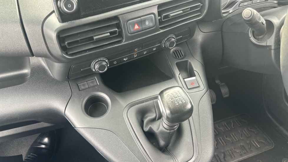 Vauxhall Combo Life 1.5 Turbo D SE 5dr [7 seat] Diesel Estate - Image 13