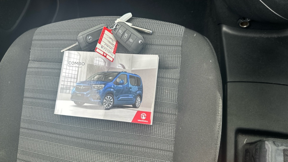 Vauxhall Combo Life 1.5 Turbo D SE 5dr [7 seat] Diesel Estate - Image 19