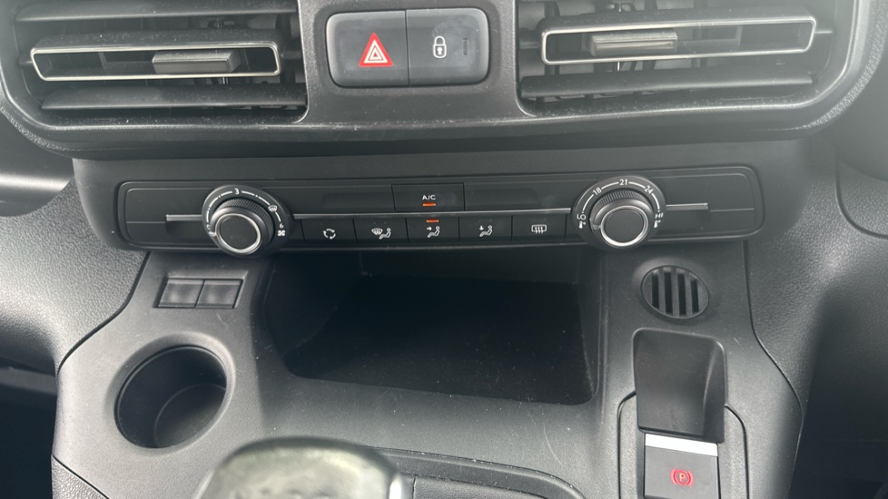 Vauxhall Combo Life 1.5 Turbo D SE 5dr [7 seat] Diesel Estate - Image 23