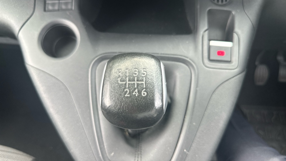 Vauxhall Combo Life 1.5 Turbo D SE 5dr [7 seat] Diesel Estate - Image 27