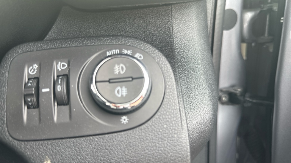 Vauxhall Combo Life 1.5 Turbo D SE 5dr [7 seat] Diesel Estate - Image 28