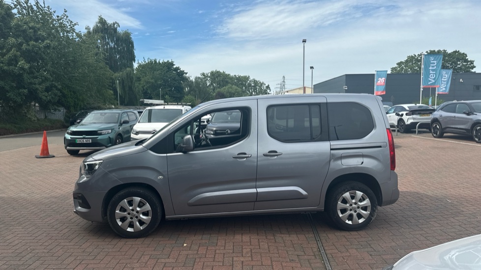 Vauxhall Combo Life 1.5 Turbo D SE 5dr [7 seat] Diesel Estate - Image 32