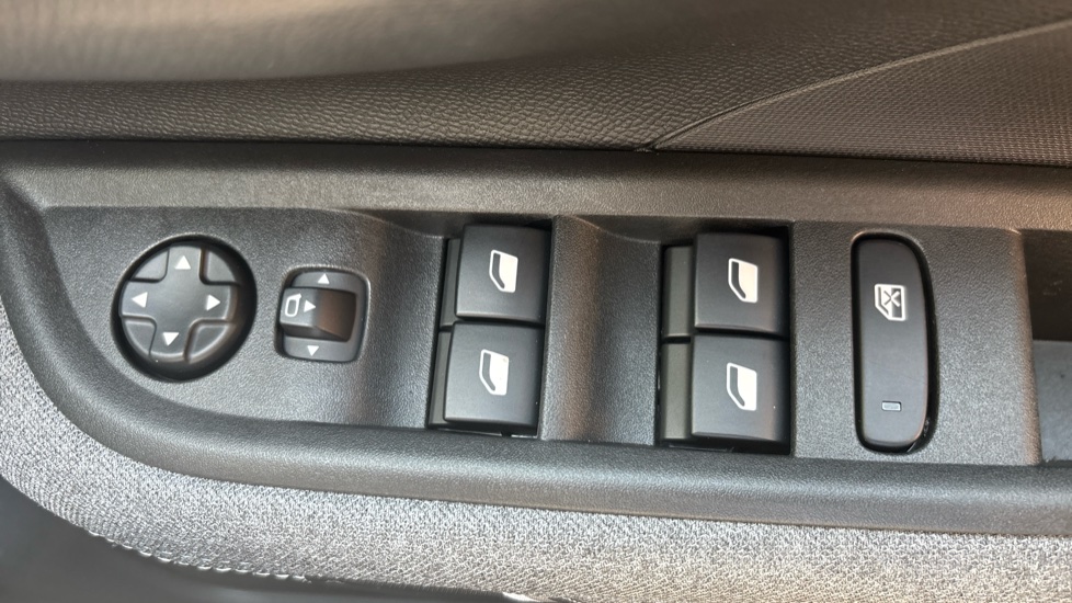 Vauxhall Frontera 1.2 Hybrid [110] Ultimate 5dr e-DCT6 Petrol Estate - Image 36