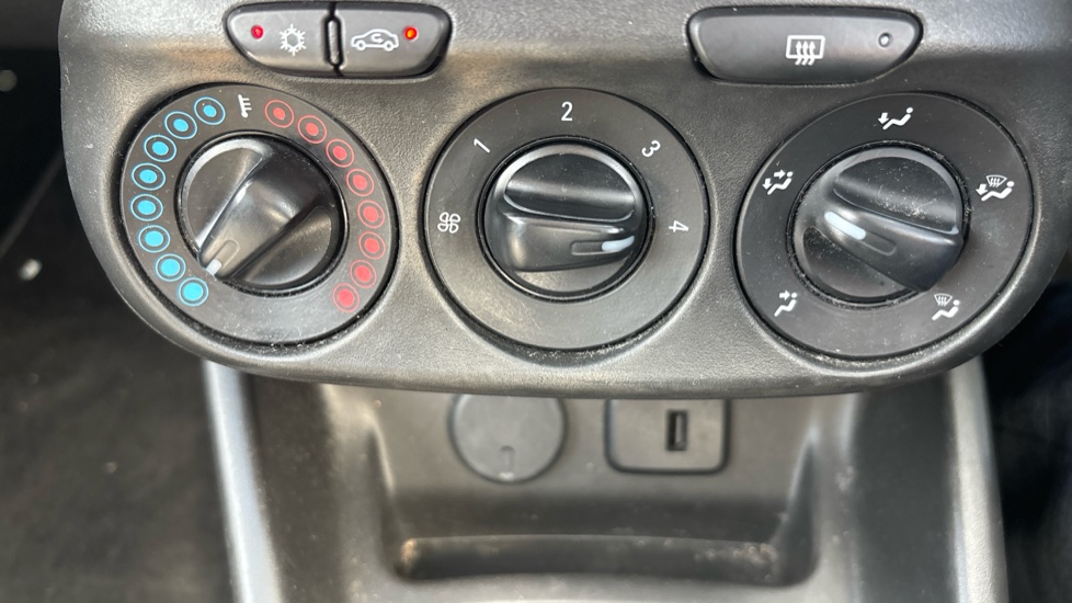 Vauxhall Corsa 1.4 Griffin 3dr Petrol Hatchback - Image 27