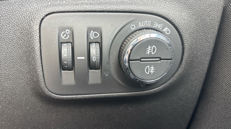 Vauxhall Corsa 1.4 Griffin 3dr Petrol Hatchback - Image 34