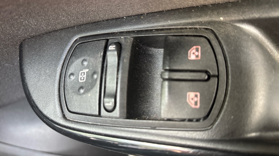 Vauxhall Corsa 1.4 Griffin 3dr Petrol Hatchback - Image 35