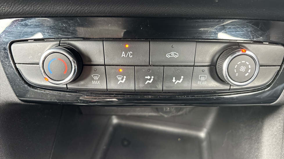 Vauxhall Corsa 1.2 SE 5dr Petrol Hatchback - Image 27