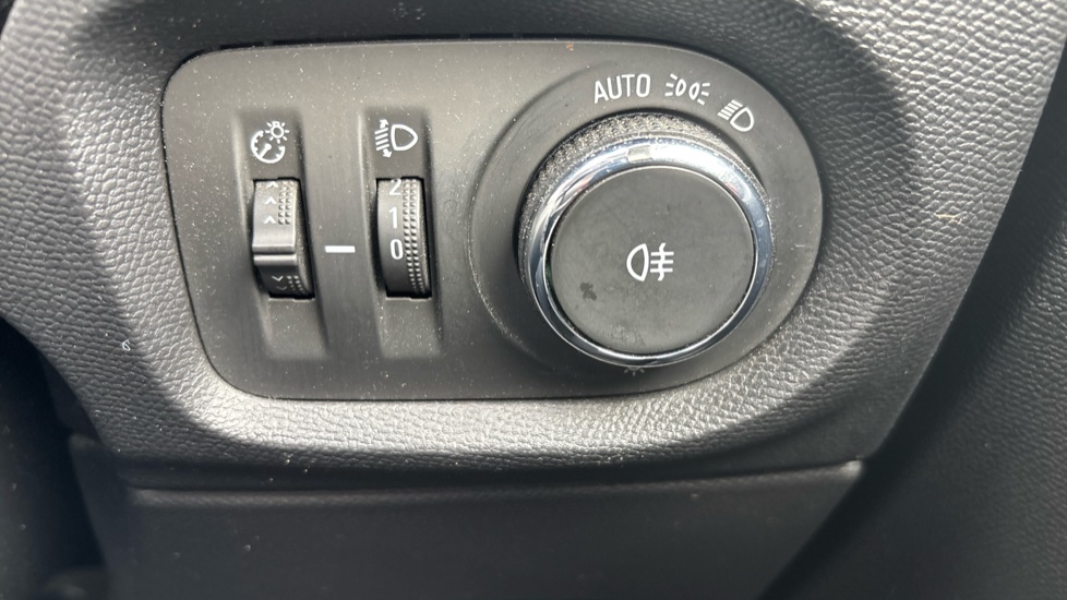 Vauxhall Corsa 1.2 SE 5dr Petrol Hatchback - Image 36