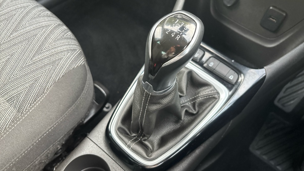 Vauxhall Crossland X 1.2 [83] Griffin 5dr [Start Stop] Petrol Hatchback - Image 13