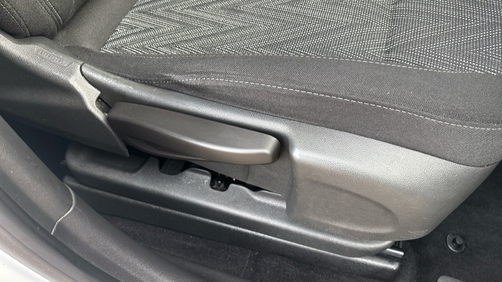 Vauxhall Crossland X 1.2 [83] Griffin 5dr [Start Stop] Petrol Hatchback - Image 34
