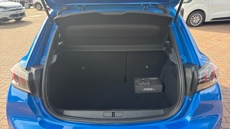 Peugeot 208 1.2 PureTech 100 Allure 5dr Petrol Hatchback - Image 4