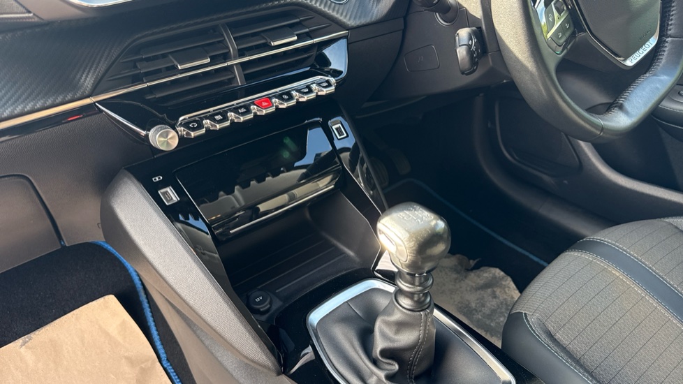 Peugeot 208 1.2 PureTech 100 Allure 5dr Petrol Hatchback - Image 13
