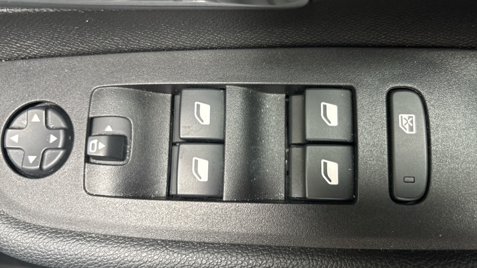 Vauxhall Mokka 1.2 Turbo 136 Ultimate 5dr Petrol Hatchback - Image 42