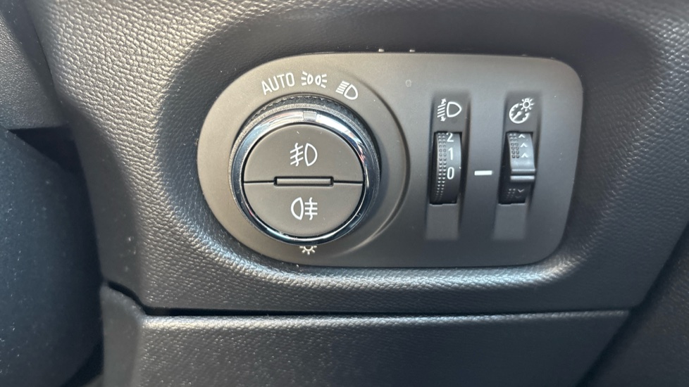 Vauxhall Mokka 100kW GS 50kWh 5dr Auto Electric Hatchback - Image 39