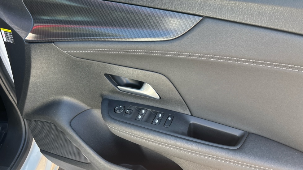 Vauxhall Mokka 100kW GS 50kWh 5dr Auto Electric Hatchback - Image 42